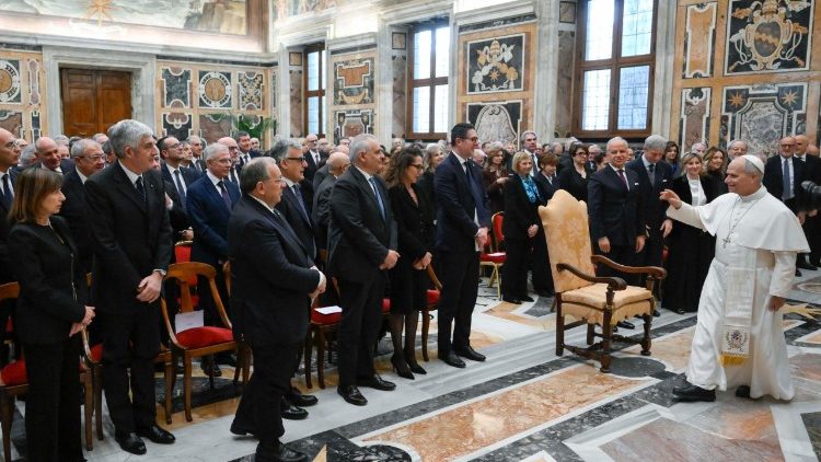 ĐTC Lêô XIV: Thánh Ambrôsiô thành Milano là mẫu gương phục vụ của các tỉnh trưởng Ý